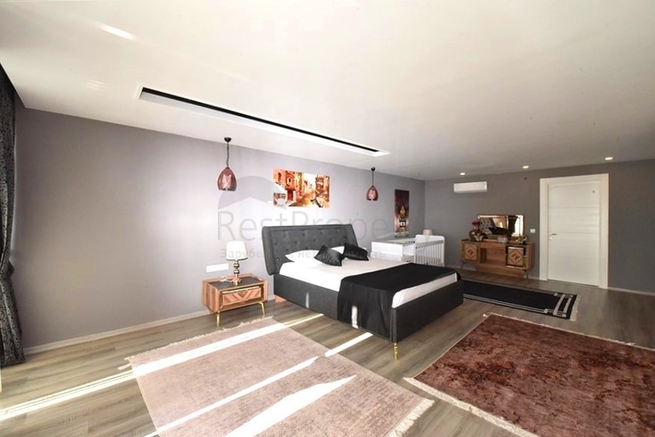 Schicke möblierte Villa mit 5+1 Grundriss im Zentrum von Alanya