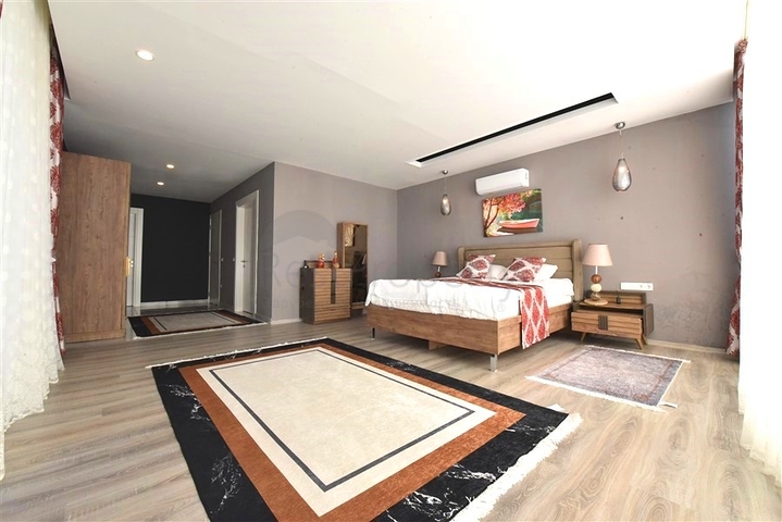 Schicke möblierte Villa mit 5+1 Grundriss im Zentrum von Alanya