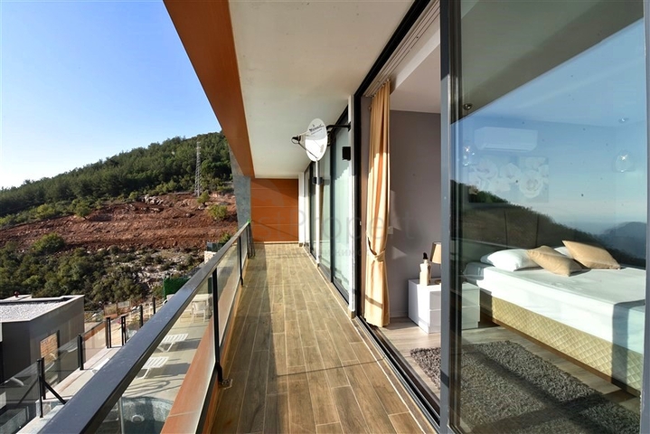 Schicke möblierte Villa mit 5+1 Grundriss im Zentrum von Alanya