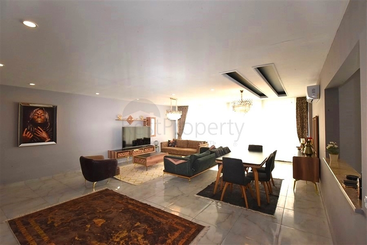 Schicke möblierte Villa mit 5+1 Grundriss im Zentrum von Alanya