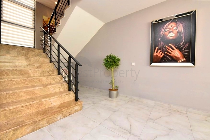 Schicke möblierte Villa mit 5+1 Grundriss im Zentrum von Alanya