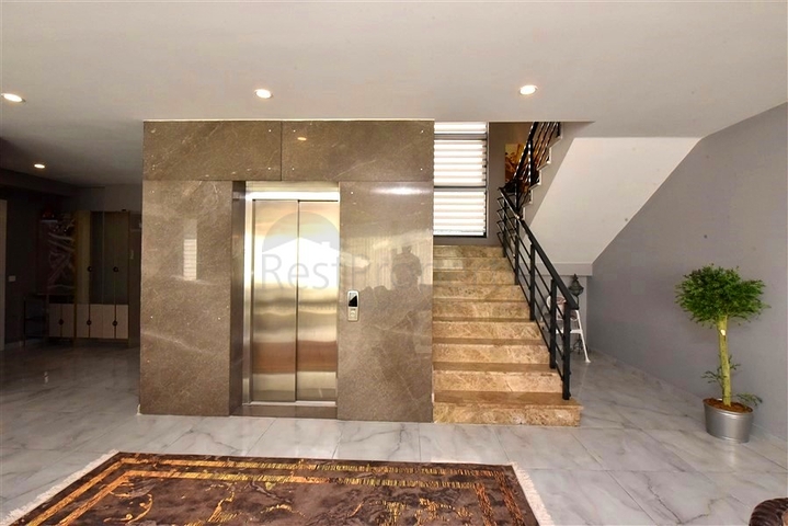 Schicke möblierte Villa mit 5+1 Grundriss im Zentrum von Alanya