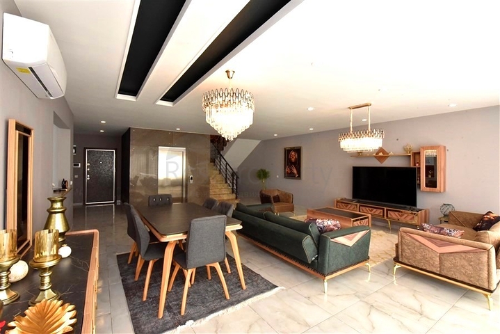 Schicke möblierte Villa mit 5+1 Grundriss im Zentrum von Alanya