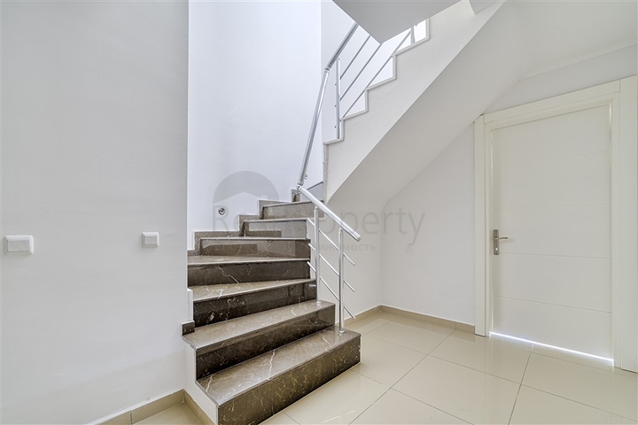 Duplex 3+1 mit eigenem Garten im Stadtteil Kestel Duplex 3+1 mit eigenem Garten im Stadtteil Kestel