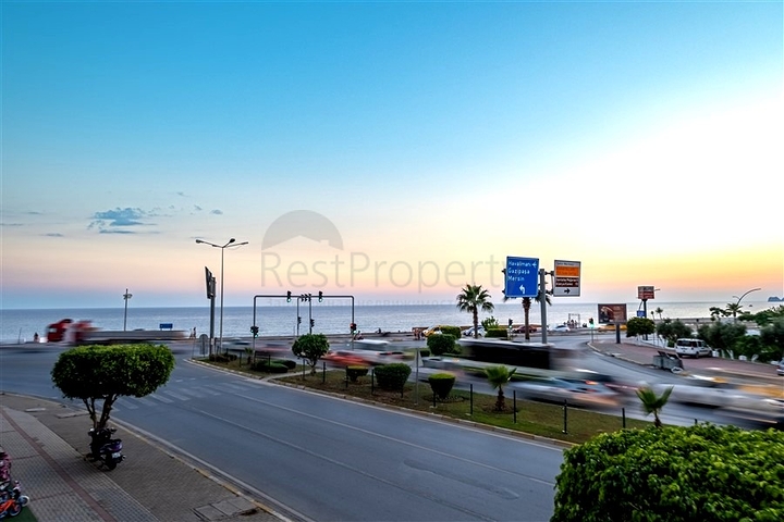 Große Wohnung in der ersten Zeile