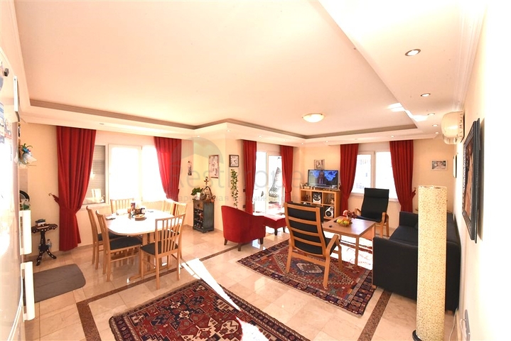 Große Wohnung in der ersten Zeile