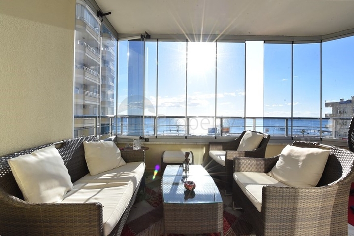 Große Wohnung in der ersten Zeile