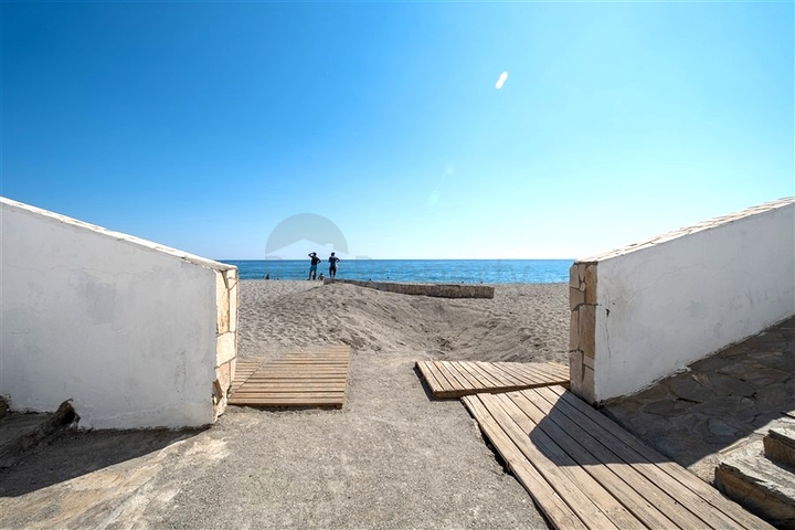 Große Wohnung in der ersten Zeile