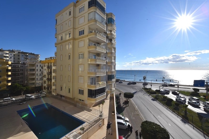 Große Wohnung in der ersten Zeile