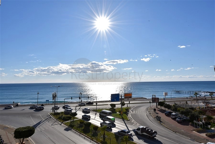 Große Wohnung in der ersten Zeile