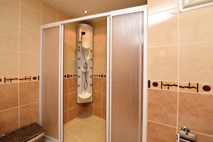 Große Wohnung in der ersten Zeile