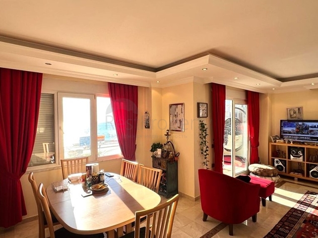 Große Wohnung in der ersten Zeile