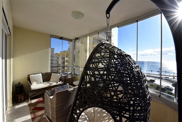 Große Wohnung in der ersten Zeile