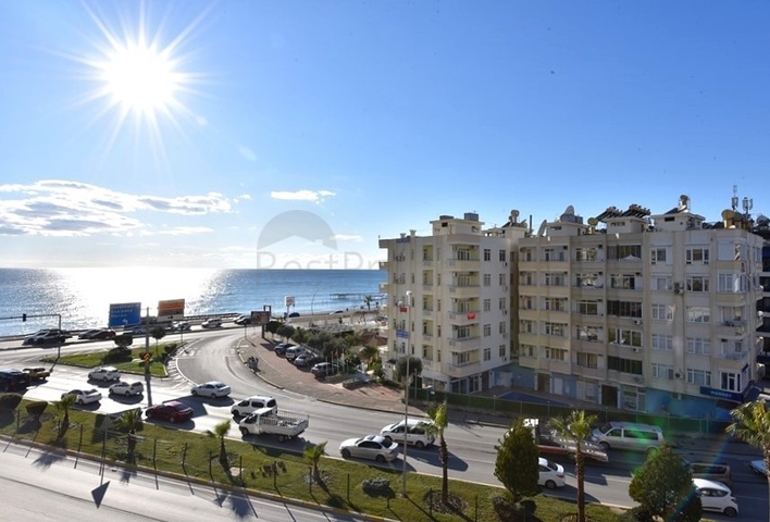 Große Wohnung in der ersten Zeile