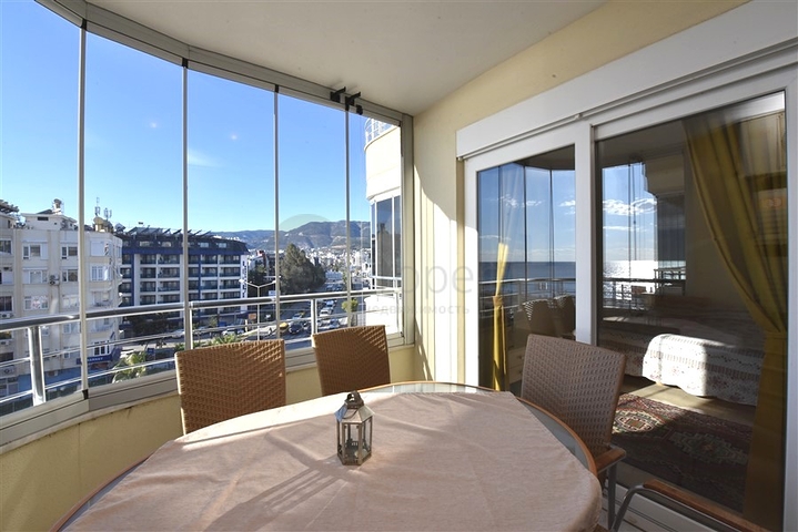 Große Wohnung in der ersten Zeile