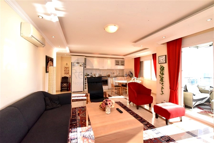 Große Wohnung in der ersten Zeile