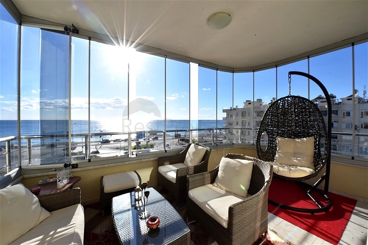 Große Wohnung in der ersten Zeile