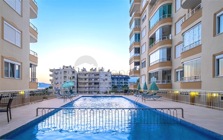 Große Wohnung in der ersten Zeile