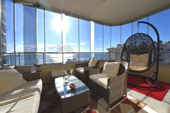 Große Wohnung in der ersten Zeile