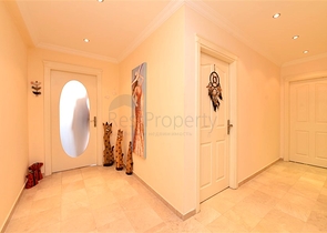 Große Wohnung in der ersten Zeile