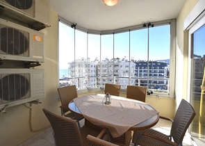 Große Wohnung in der ersten Zeile