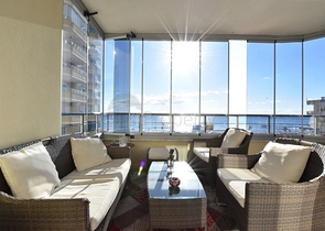 Große Wohnung in der ersten Zeile