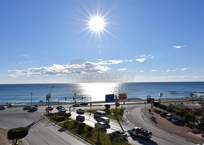 Große Wohnung in der ersten Zeile