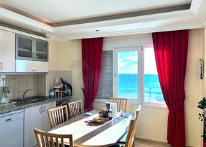 Große Wohnung in der ersten Zeile