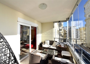 Große Wohnung in der ersten Zeile