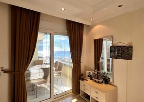 Große Wohnung in der ersten Zeile