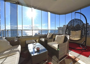 Große Wohnung in der ersten Zeile