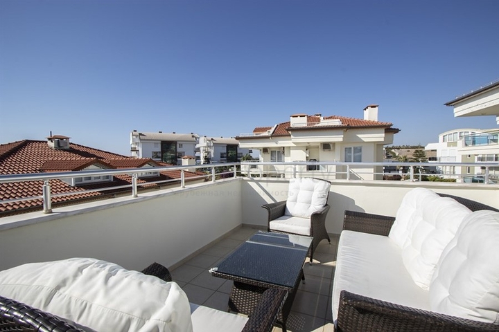 Penthouse 3+1 im Stadtteil Konakli in Gehweite zum Meer