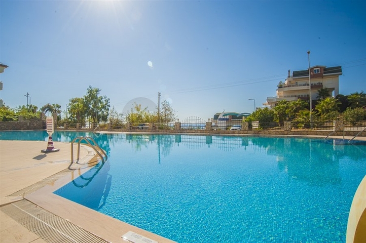 Penthouse 3+1 im Stadtteil Konakli in Gehweite zum Meer