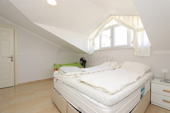 Penthouse 3+1 im Stadtteil Konakli in Gehweite zum Meer