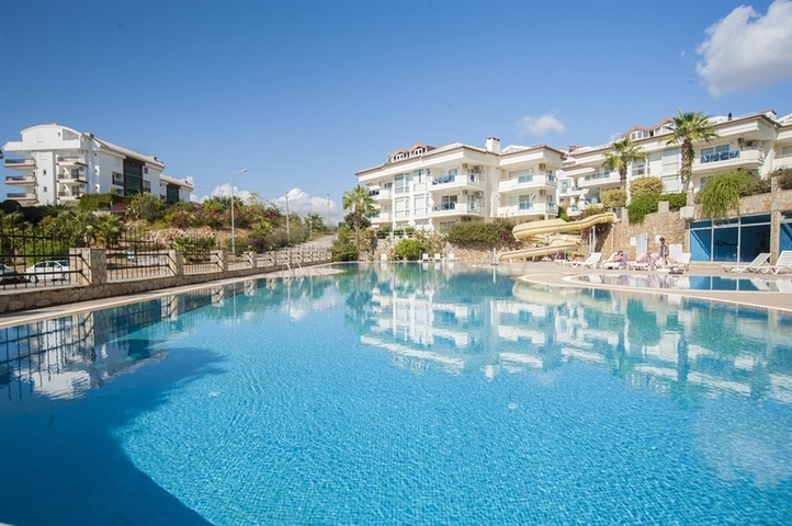 Penthouse 3+1 im Stadtteil Konakli in Gehweite zum Meer