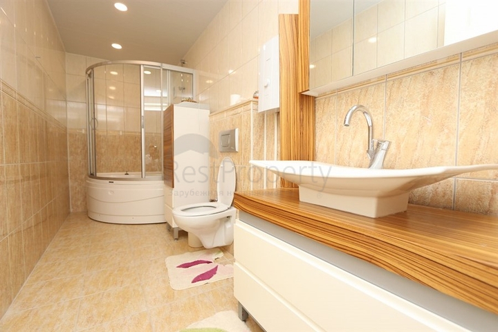 Penthouse 3+1 im Stadtteil Konakli in Gehweite zum Meer