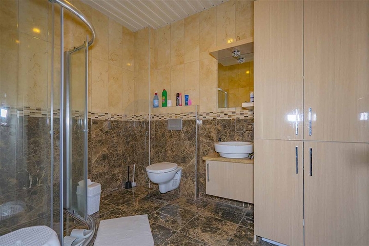 Geräumiges Penthouse vom Eigentümer mit 2+1 Grundriss im Stadtteil Kestel