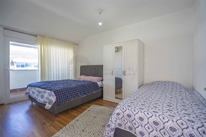 Geräumiges Penthouse vom Eigentümer mit 2+1 Grundriss im Stadtteil Kestel