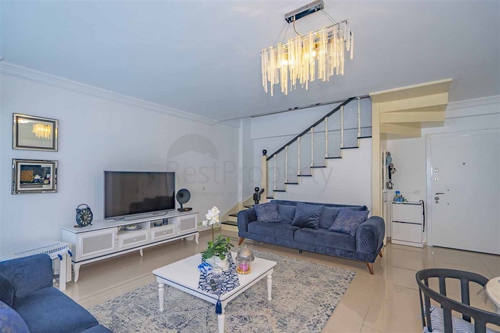 Geräumiges Penthouse vom Eigentümer mit 2+1 Grundriss im Stadtteil Kestel