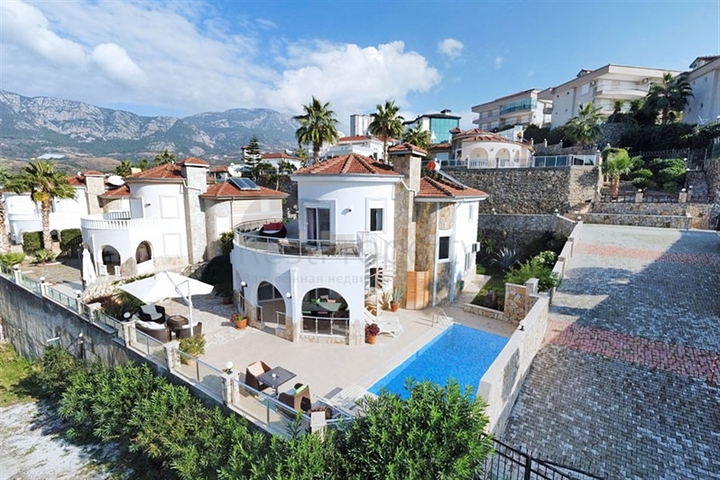 Villa mit Panoramablick auf das Meer