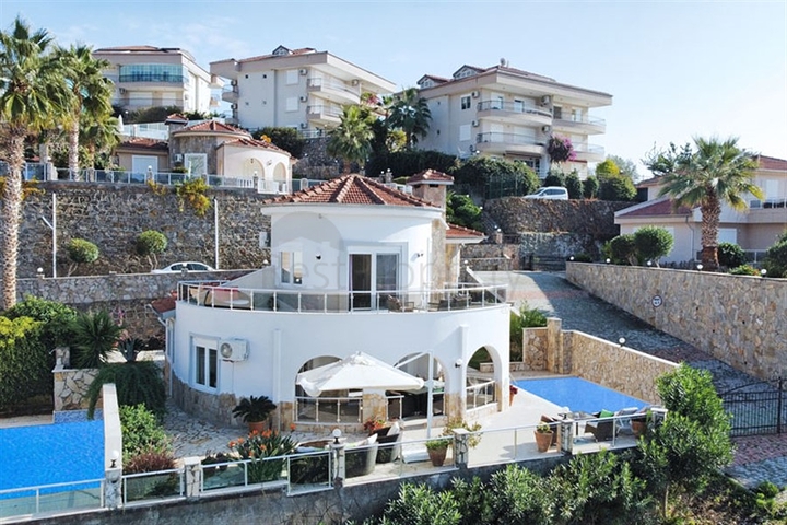 Villa mit Panoramablick auf das Meer