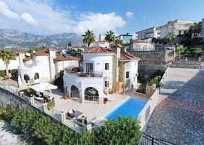 Villa mit Panoramablick auf das Meer