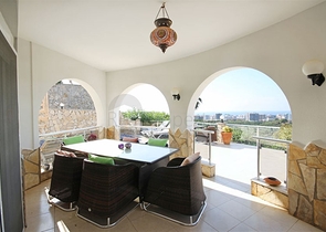 Villa mit Panoramablick auf das Meer