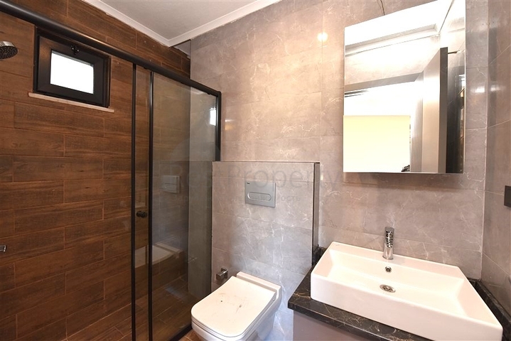 Geräumige 3+1-Wohnung für eine große Familie in der Nähe von Oba 