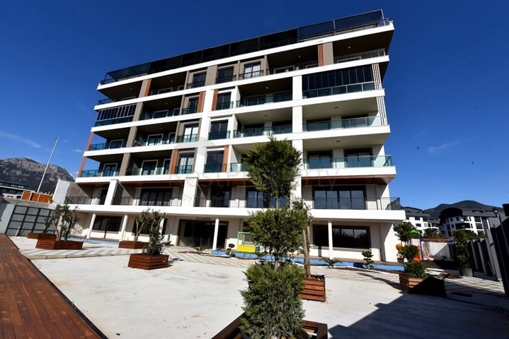 Geräumige 3+1-Wohnung für eine große Familie in der Nähe von Oba 