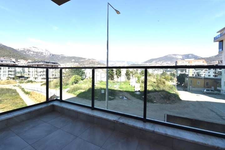 Geräumige 3+1-Wohnung für eine große Familie in der Nähe von Oba 