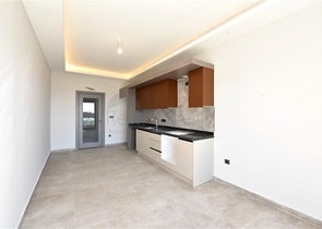 Geräumige 3+1-Wohnung für eine große Familie in der Nähe von Oba 