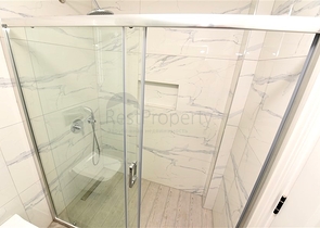 Geräumige Wohnung in einem neuen Komplex