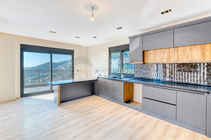 Villen mit Meerblick in zentraler Lage in Alanya