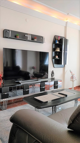 2+1 möblierte Wohnung mit Meerblick in Tosmur